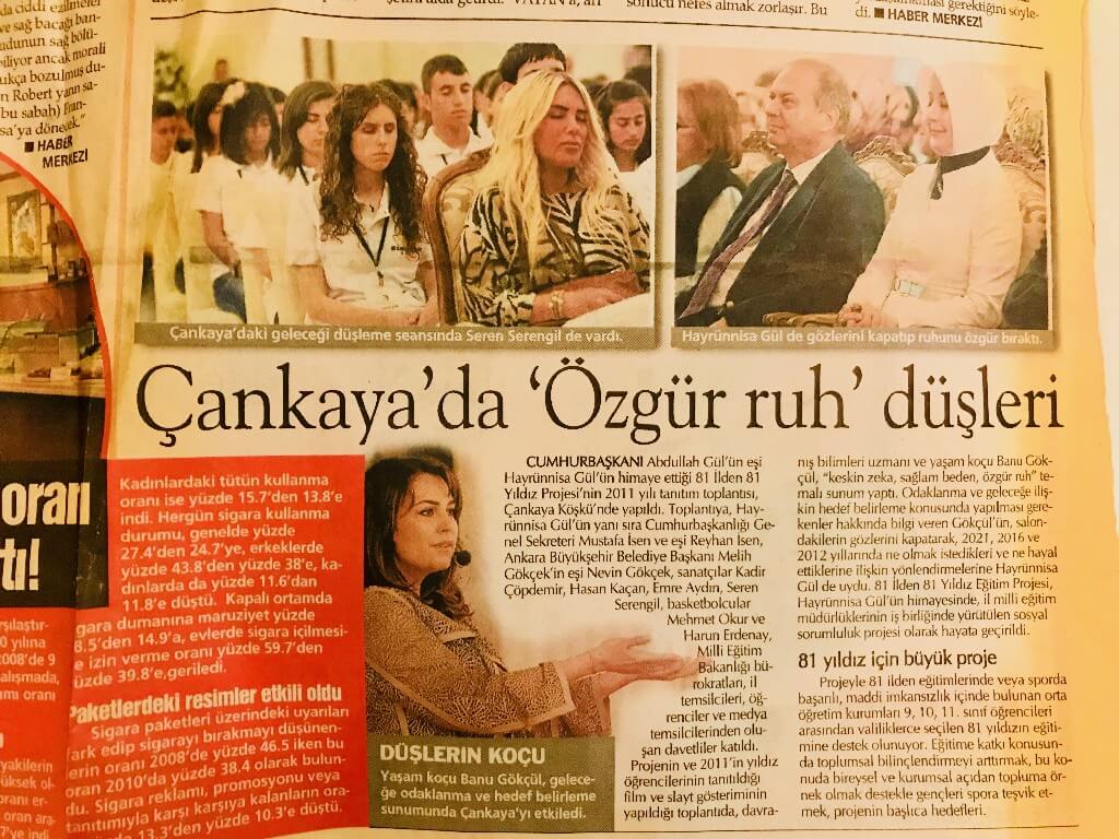 Hürriyet gazetesi Çankaya köşkünde ile kez Cumhurbaşkanı ve eşi lider koçu ve davranış bilimleri uzmanı motivasyon konuşmacısı Banu Gökcül meditasyon yaptırdı. 